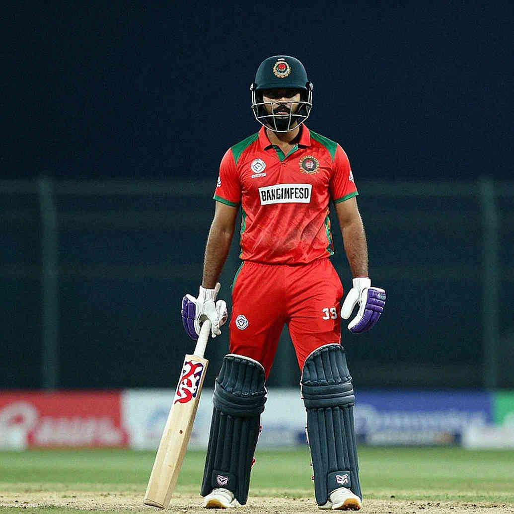 ধারাভাষ্য প্যানেলের বাইরে আথারটন–হুসেইন: পিসিবির ‘নীরব নিষেধাজ্ঞার’ হিসাব